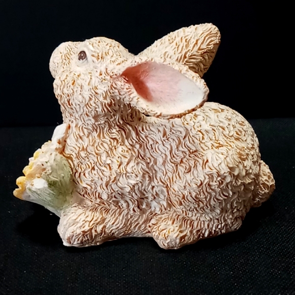 Vintage K's Collection "Bunny with Sunflowers" Resin Figurine - Picture 4 of 7